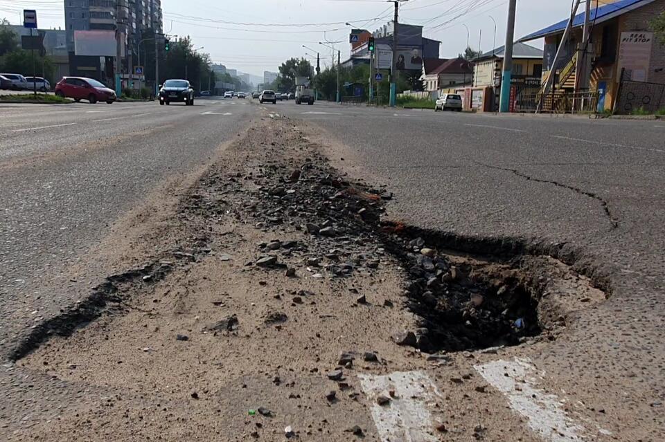 Очевидец: Проезд в село Нерчинского района невозможен из-за убитой дороги