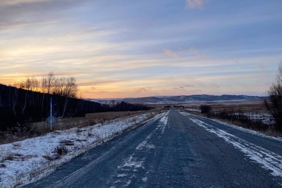 Зима пришла в Забайкалье: дорожные службы борются с последствиями снегопада