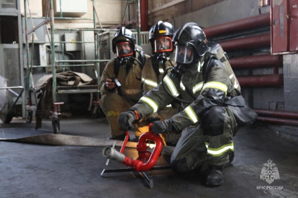 Пожарно-тактические учения прошли в локомотивном депо РЖД