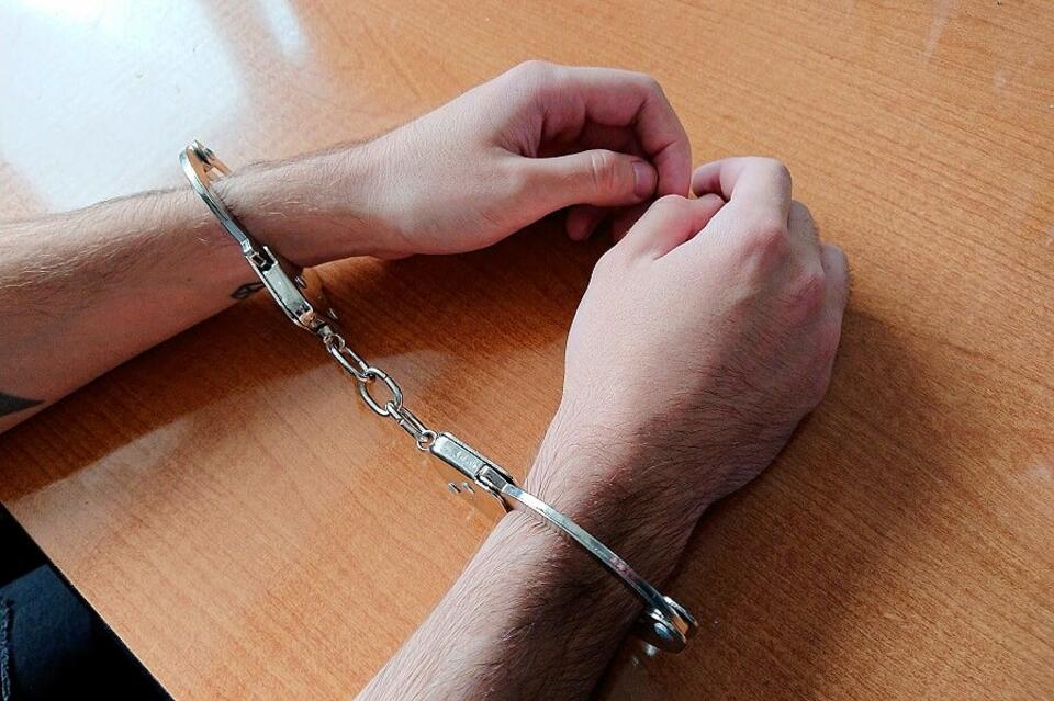 В Чите полиция раскрыла кражу стайлера с витрины магазина