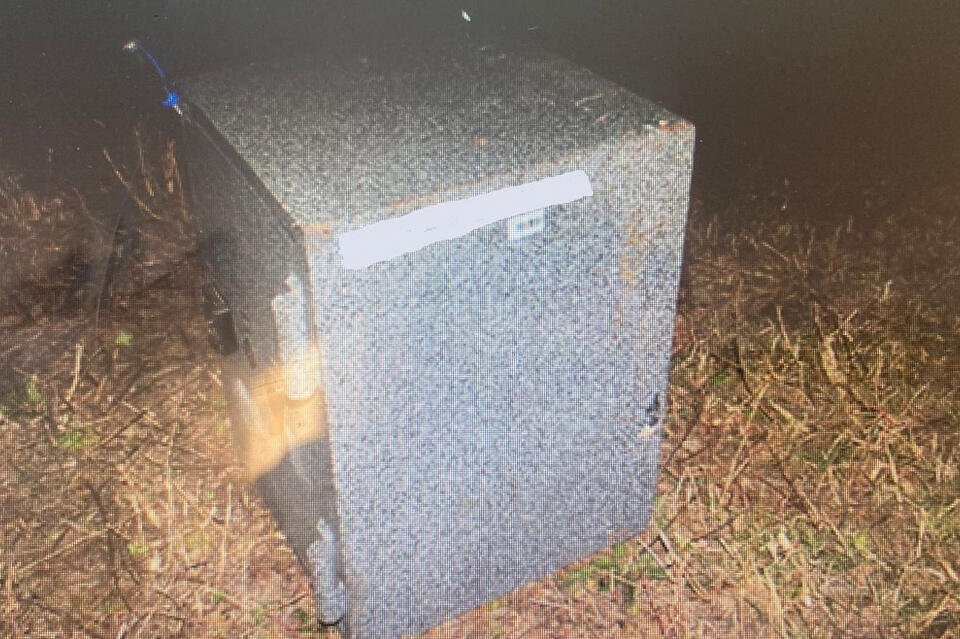 Читинцы вынесли 300-килограммовой сейф из банка в Карымском районе