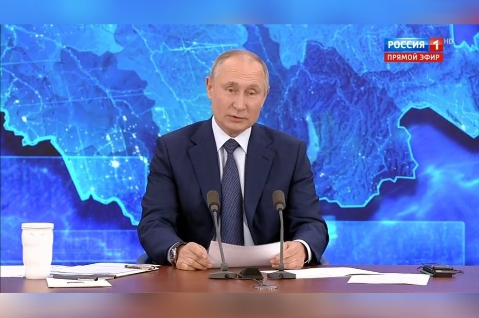 Путин призвал бороться с бюрократией в социальной сфере