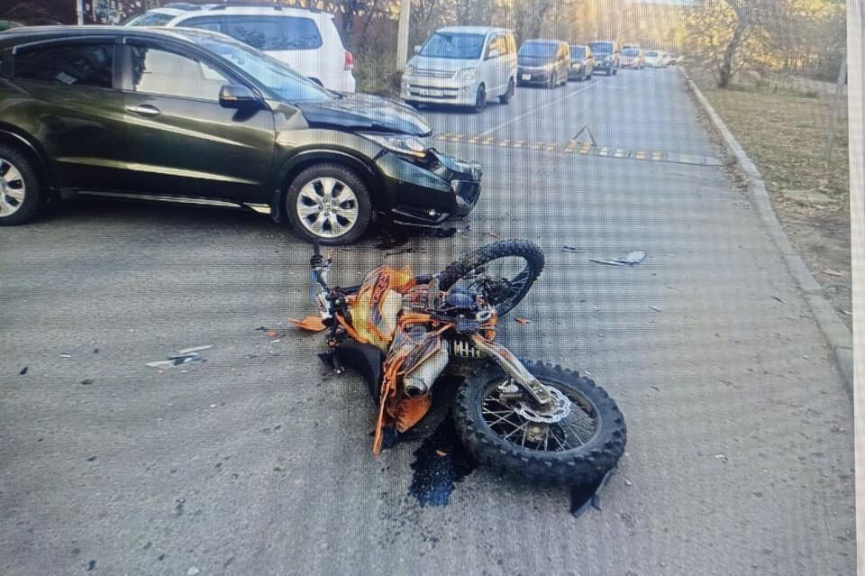 Подростка отвезли в больницу после ДТП — он управлял мотоциклом