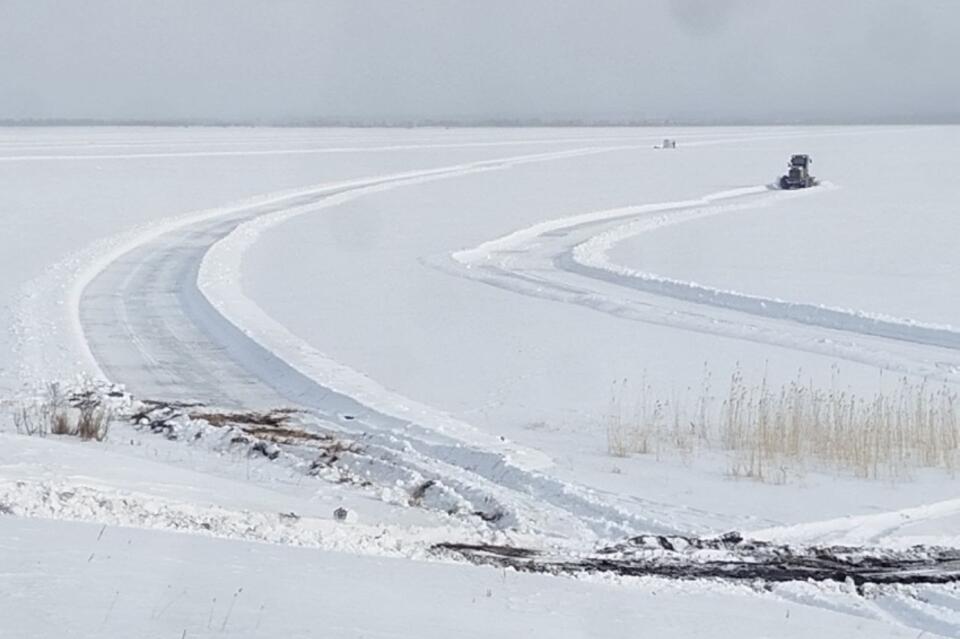 Забайкальцы помогли очистить световые полосы на Арахлейских озёрах