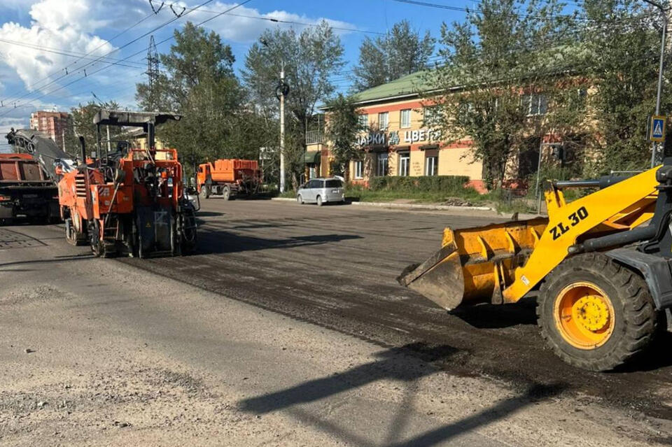 В центре Читы ремонтируют дороги