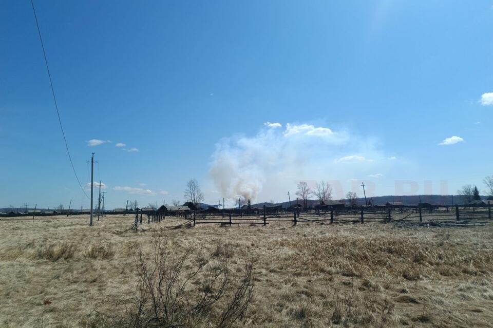 Очевидец: В Хилокском районе третьи сутки горят сопки