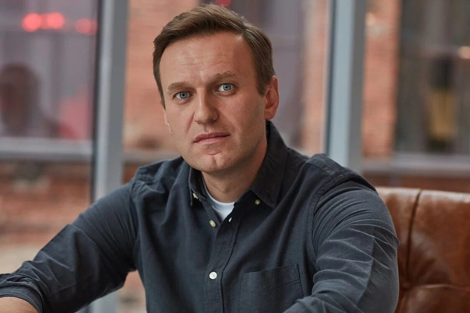 Оппозиционный политик Алексей Навальный впал в кому