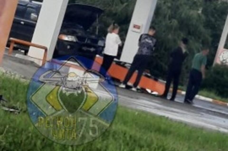 Внедорожник снес бензоколонку в Чите