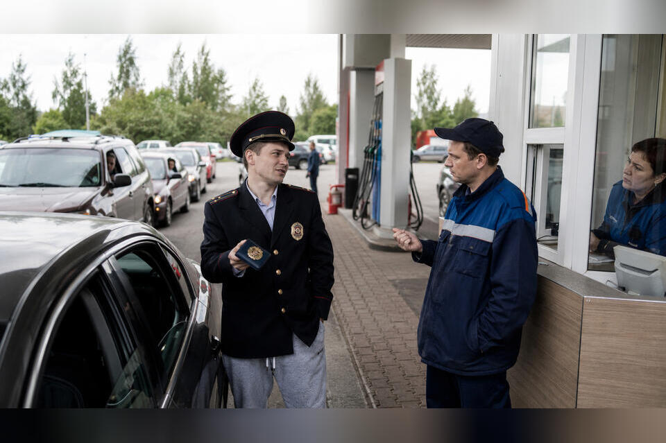 Липовая форма ради бензина: забайкалец прикинулся полицейским, чтобы заправиться без очереди