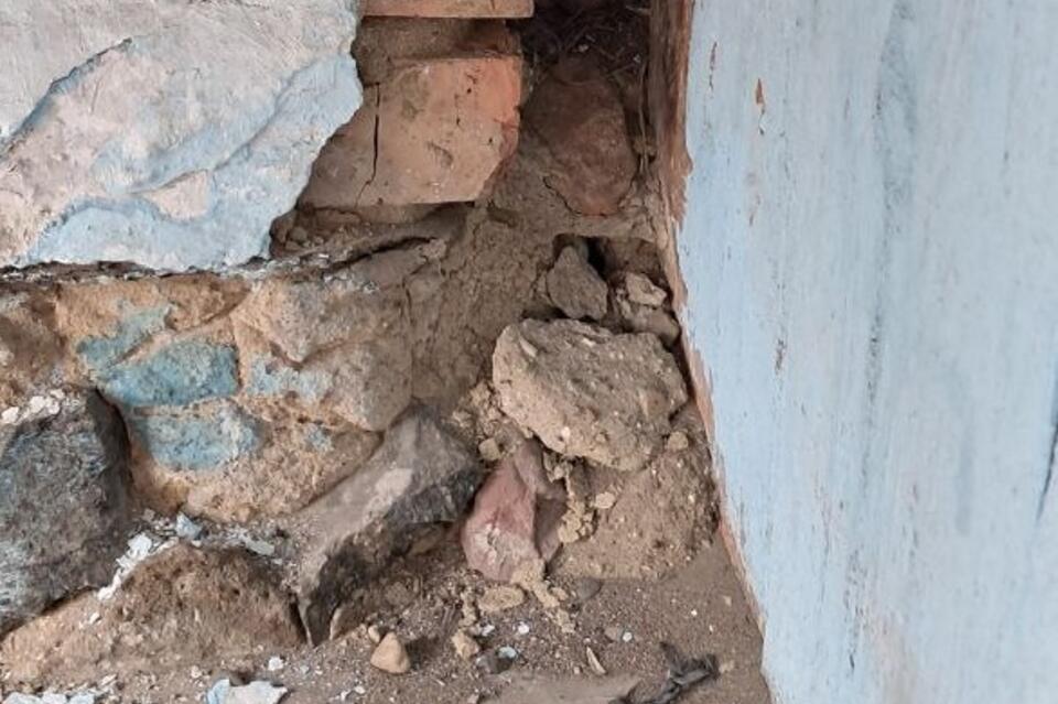 «Он рассыпается у нас на глазах» — жители аварийного дома в Кадале бьют тревогу