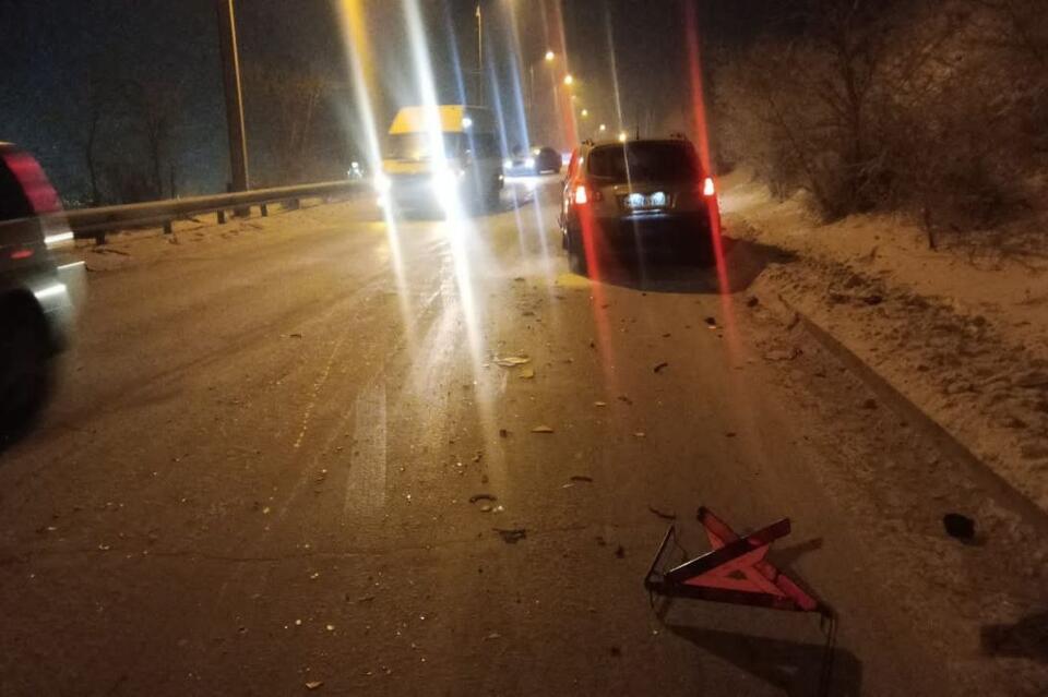 Московский тракт в Чите сковала наледь