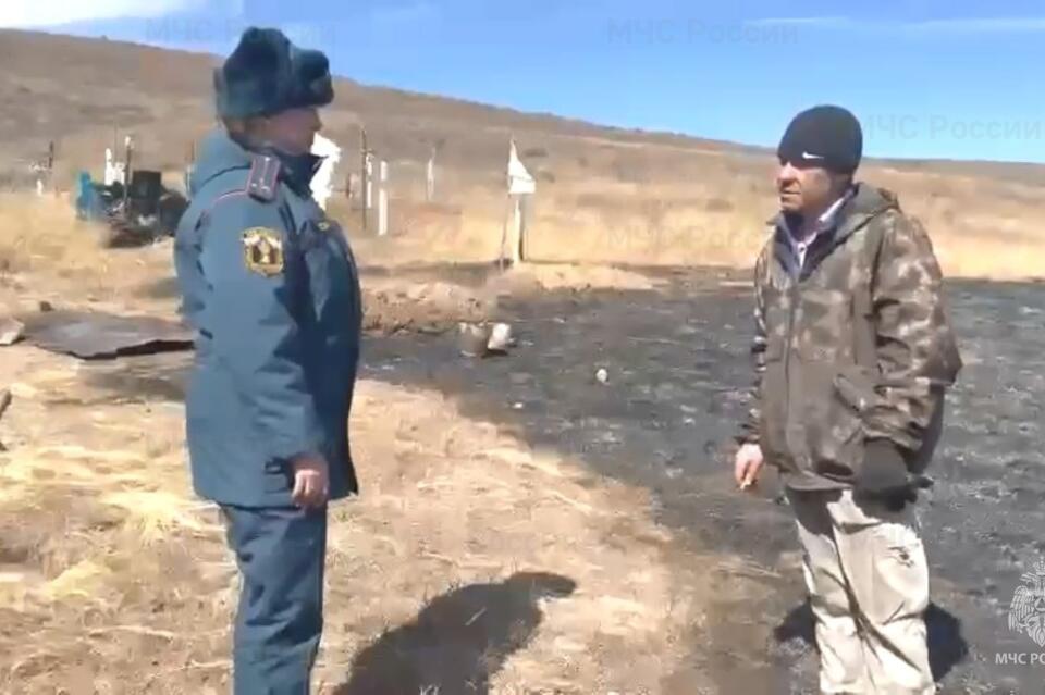 Копая могилу двое мужчин устроили крупный ландшафтный пожар