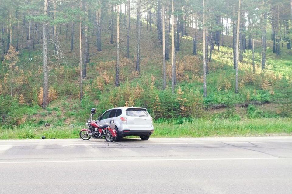 Машина и мотоцикл столкнулись на Карповском тракте