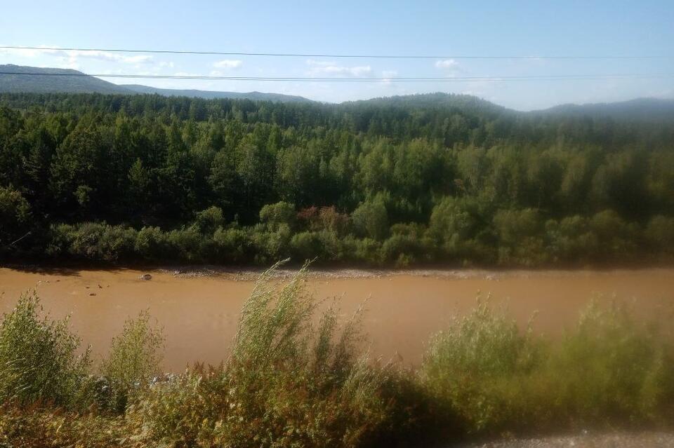 Река Амазар изменила свой цвет