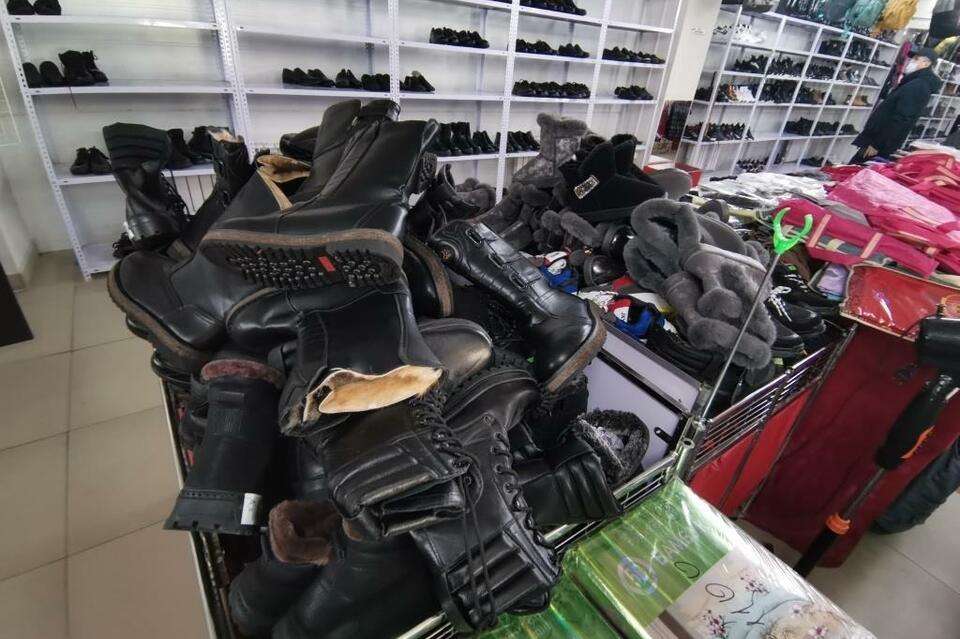 Сотни комплектов белья и обуви в читинском магазине изъяли таможенники