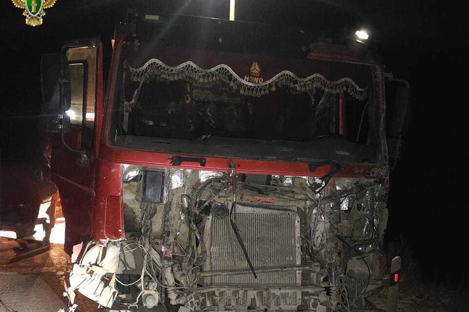 Грузовик столкнулся с поездом на станции Куанда