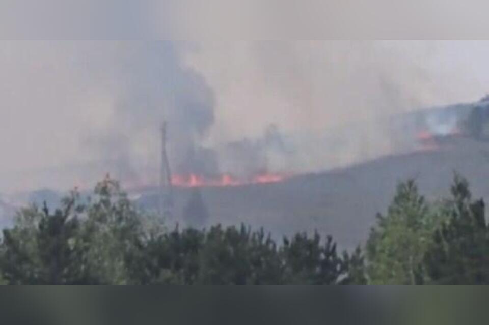 Лесной пожар вплотную подошел к поселку Дарасун