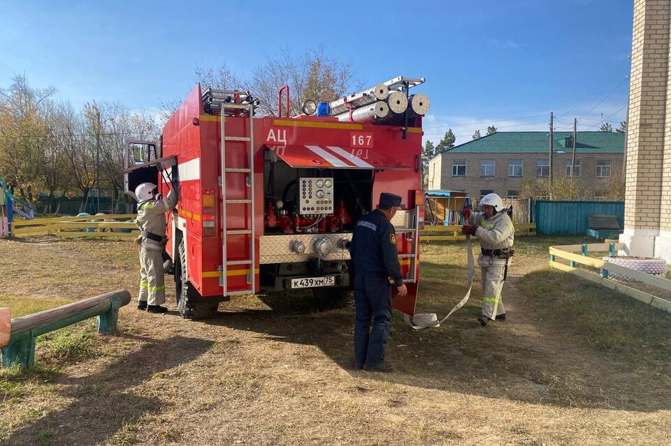Пожарные провели учения в детском саду «Солнышко»