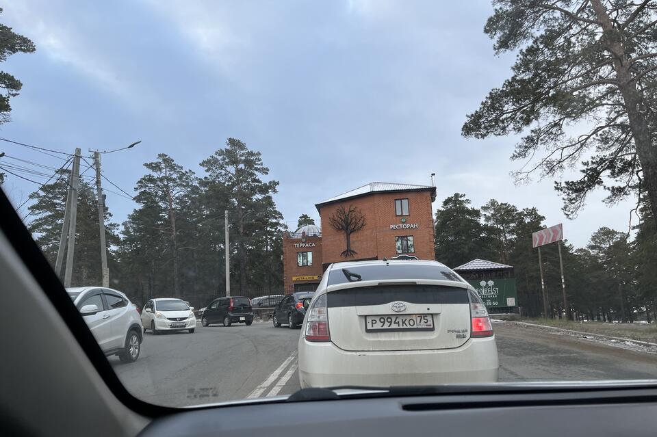 На улице Виля Липатова образовалась огромная пробка