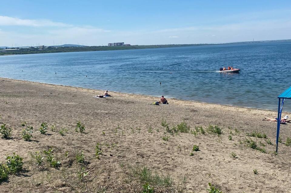 Городской пляж на озере Кенон открылся с нарушениями