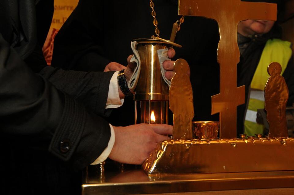 Свет из Иерусалима: частицу Благодатного огня доставят в Читу