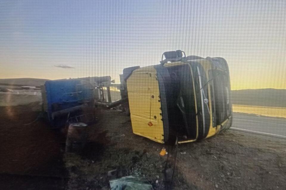 Водитель большегруза доставлен в больницу после ДТП