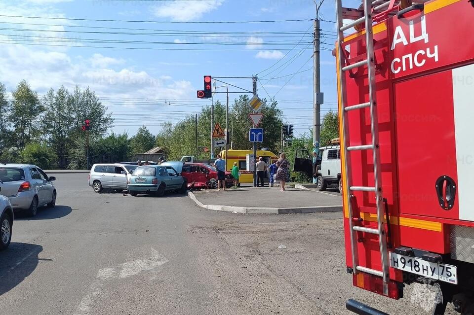 Три автомобиля столкнулись в Чите