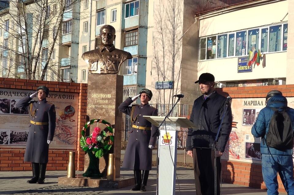 Стулья на маршала жукова