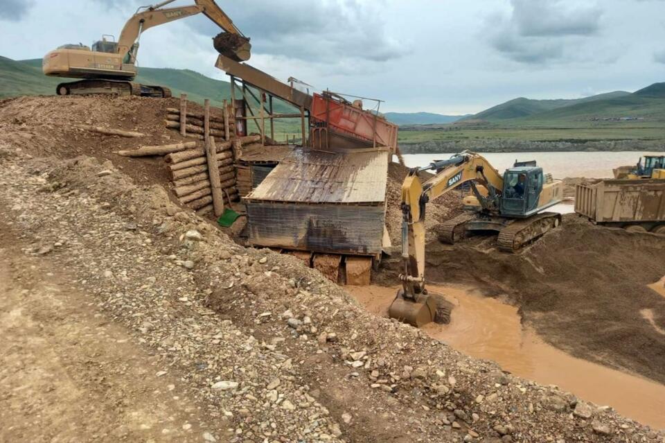 Прокуратура проверит золотобытчиков из-за загрязнения рек Забайкалья