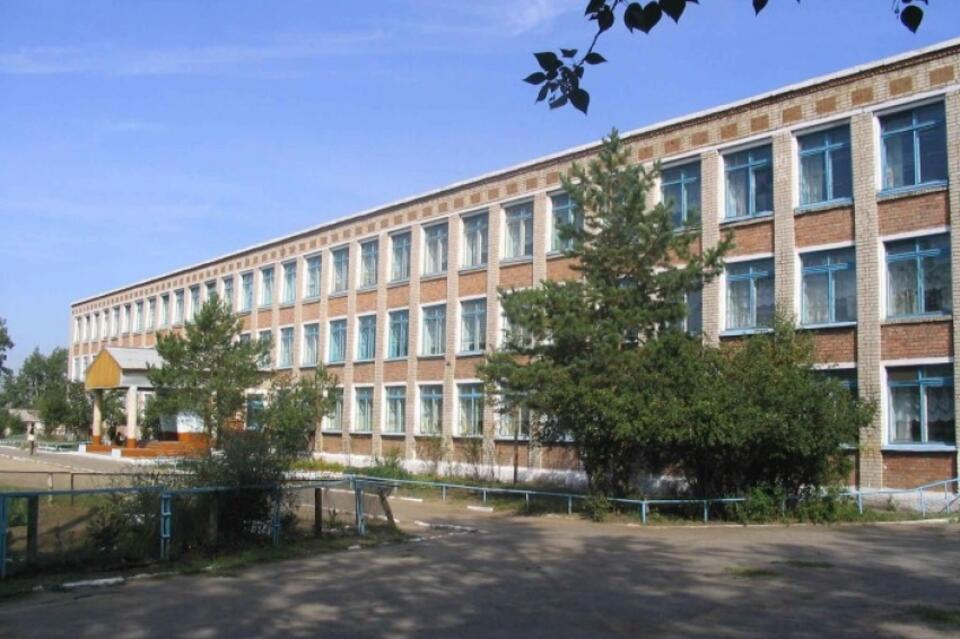 Компания с убытком в 13 миллионов рублей получила подряд на капремонт школы в Нерчинске