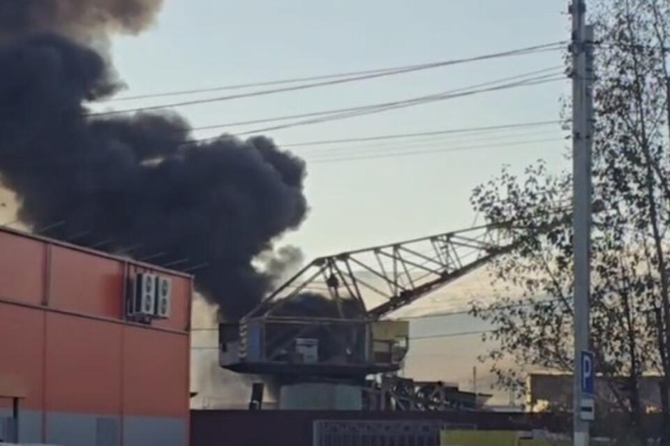 Клубы черного дыма заметили в Чите