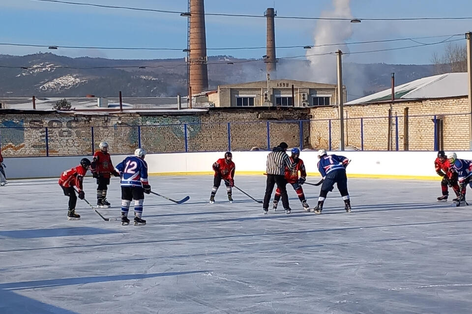 Компания из Санкт-Петербурга поставит 20 хоккейных коробок в Забайкалье