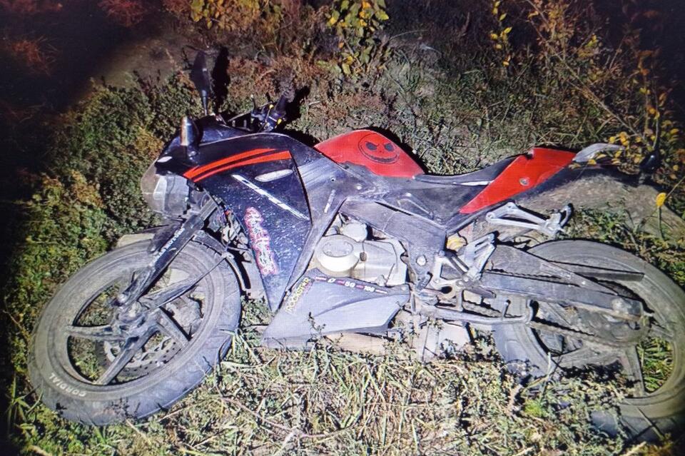 Мотоцикл и автомобиль столкнулись в Чите