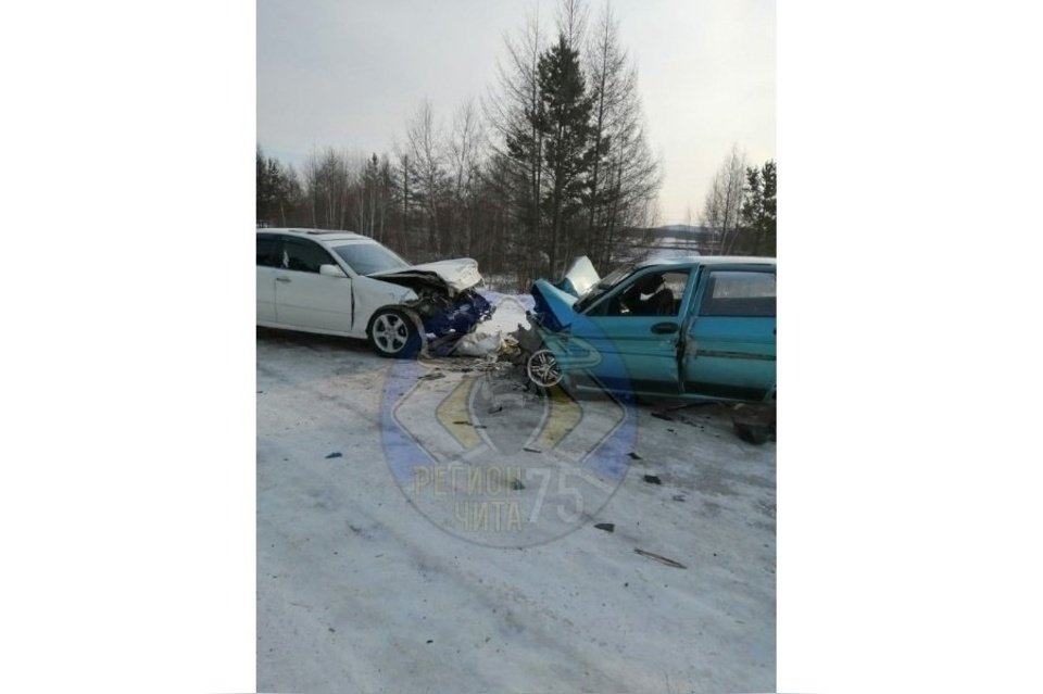 Водитель и пассажиры пострадали после лобового столкновения с иномаркой в Забайкалье