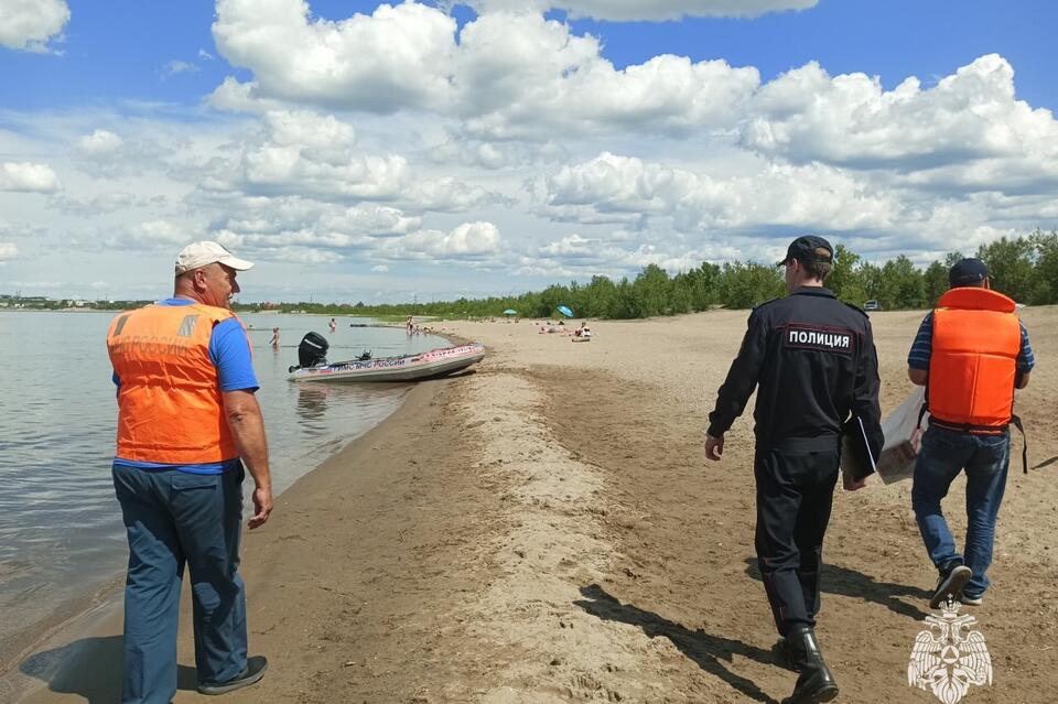 Фото купание запрещено