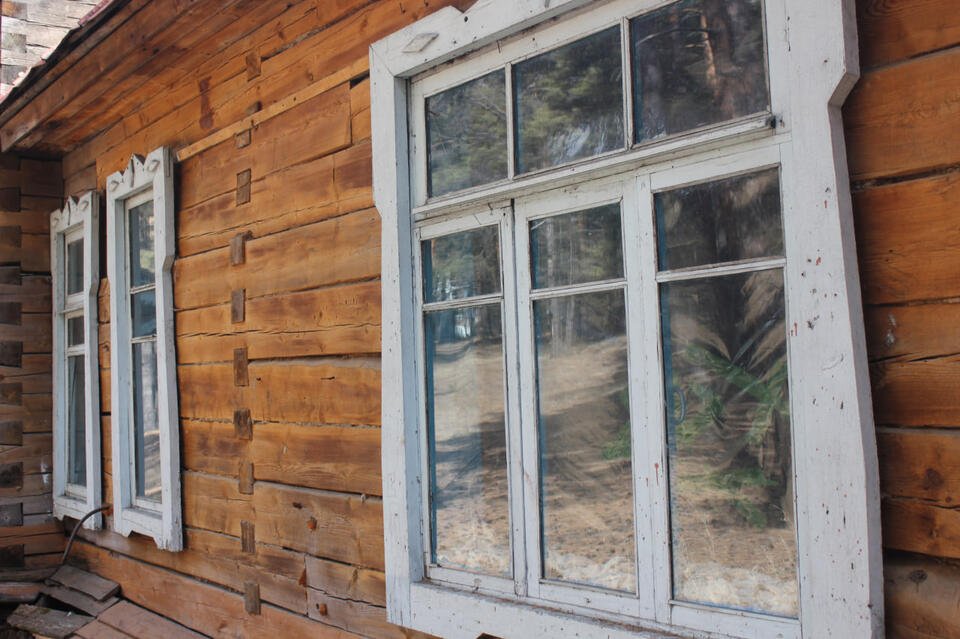 Медики рассказали о состоянии выпавших из окон детей