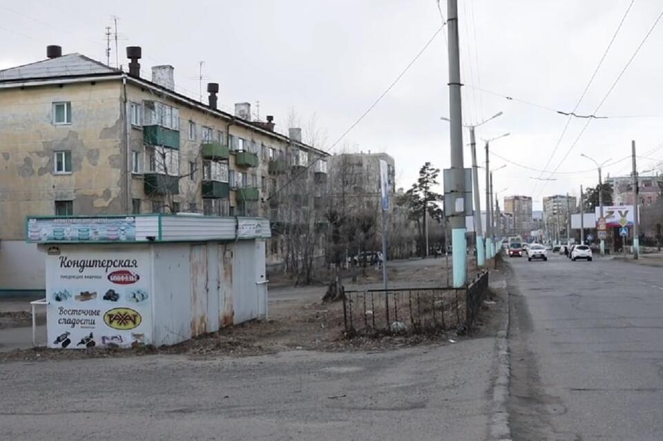 Вырубка деревьев и снос киосков – в Чите готовятся к реконструкции улицы Новобульварной