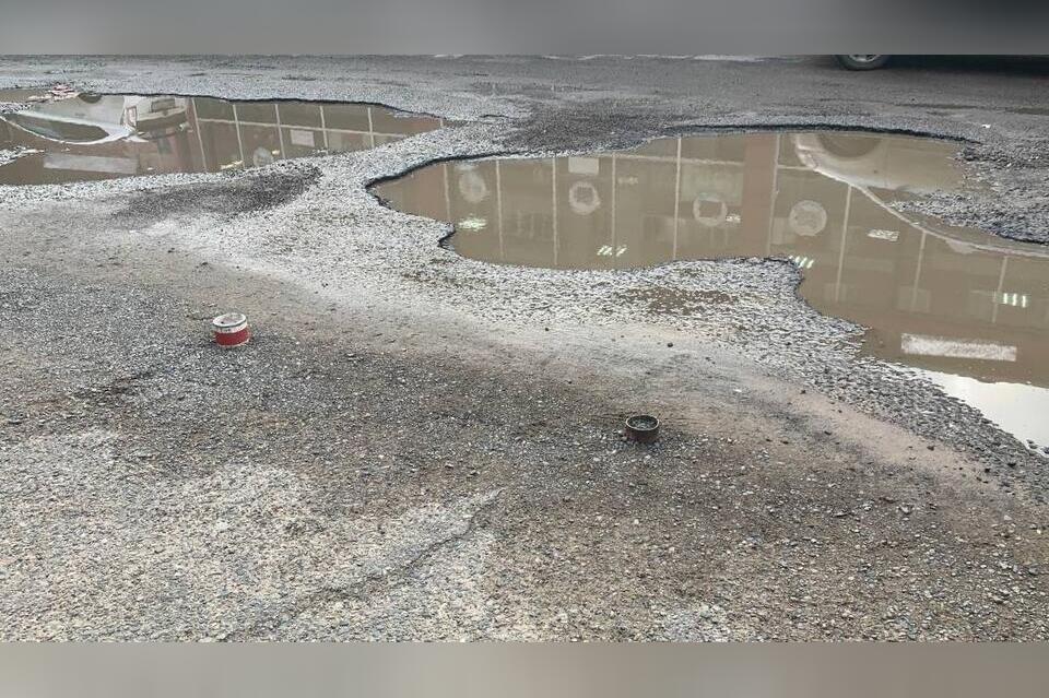 Депутат призвал отремонтировать дорогу в центре Читы — она вся в ямах