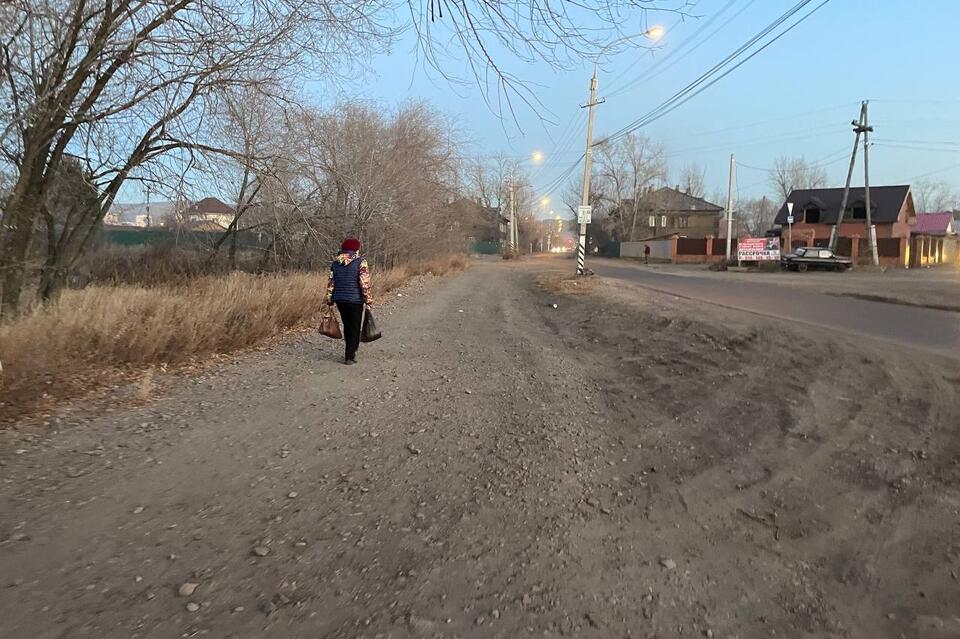 Тротуары на улице Недорезова появятся, если будут деньги – глава ЖД района Пономарёв