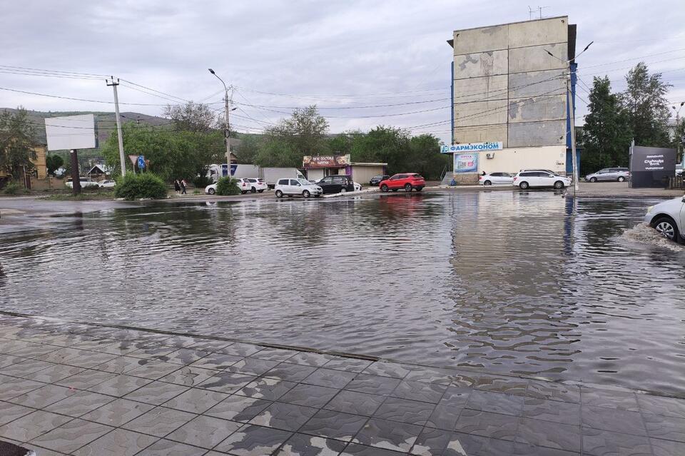 На Острове вновь образовалась огромная лужа