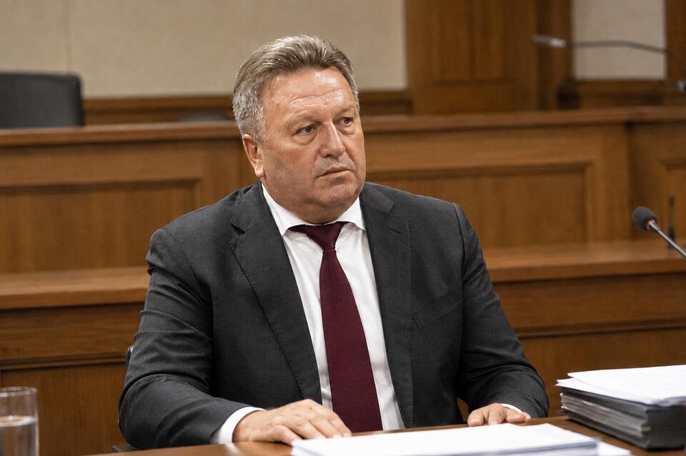 Судья с миллиардными аппетитами: семья экс-главы кассации лишилась BMW и квартир