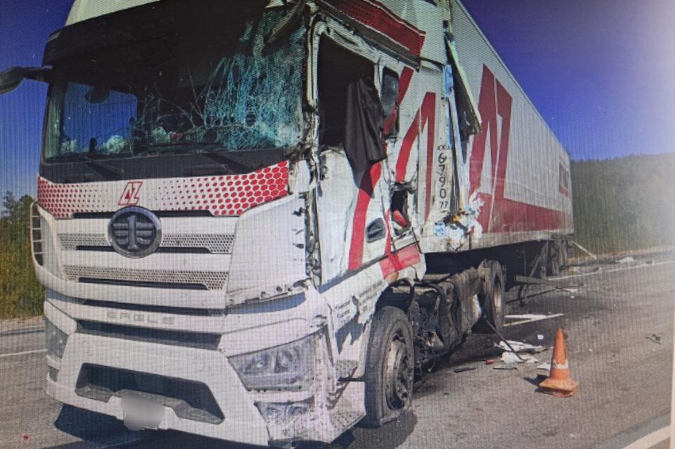 Две фуры столкнулись в Могочинском округе