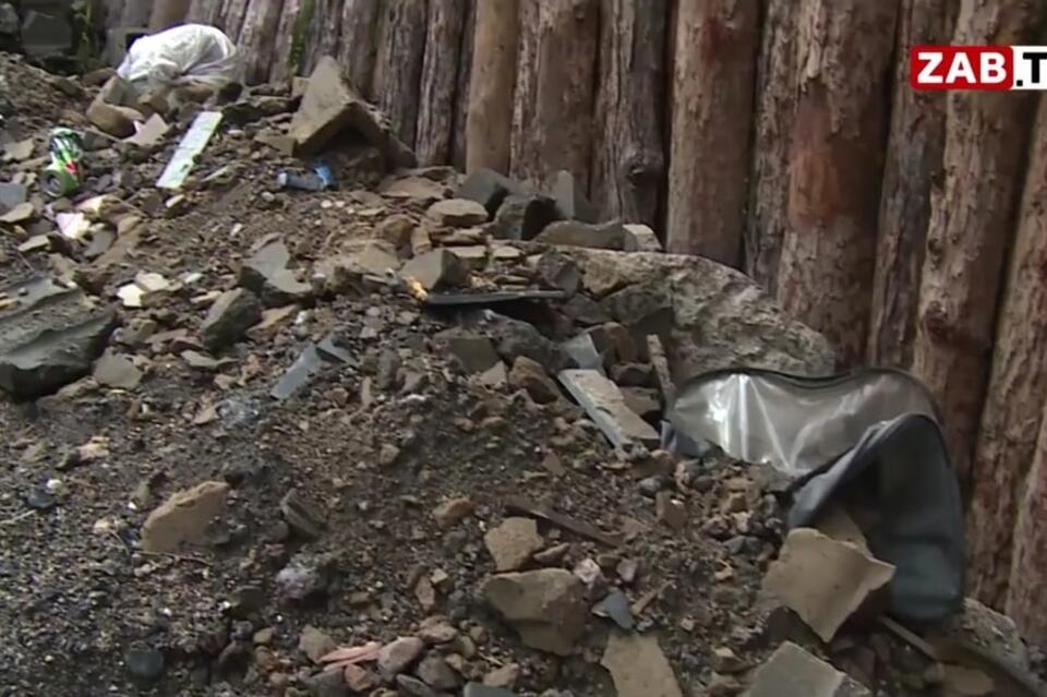 Администрация Читинского района строит мост из мусора через ручей в Смоленке