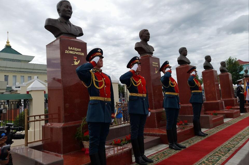 Бюсты Героям Социалистического Труда открыли на «Алтаргане»