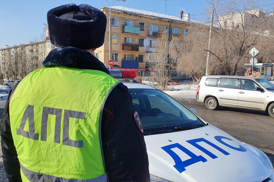 Пьяная забайкалка 33 раза нарушила ПДД убегая на угнанной машине от полиции в Иркутске