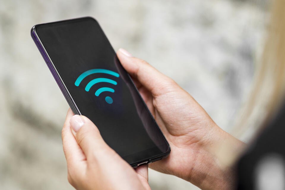 Безопасно ли подключаться к открытой сети Wi-Fi?