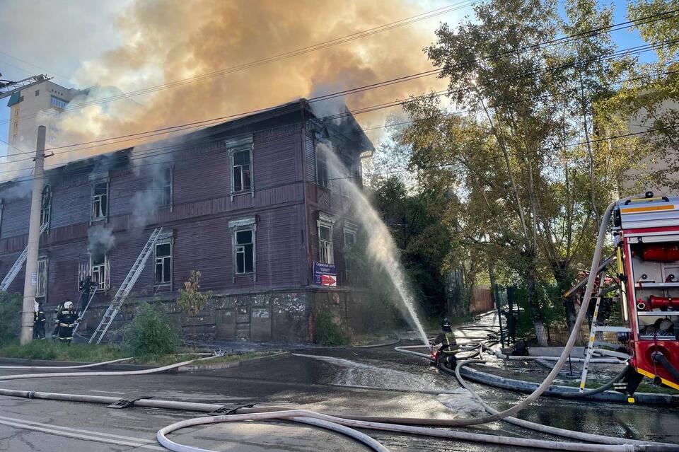 Пожарные ликвидировали крупный пожар в центре Чите