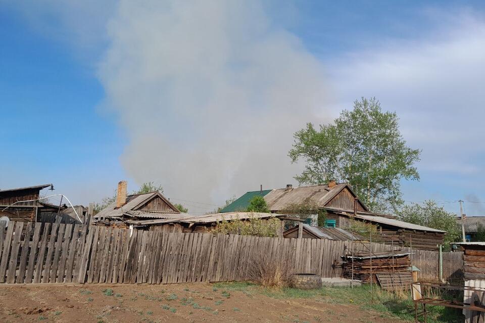«Забайкалье в огне»: пожар снова бушует рядом с селом Хушенга