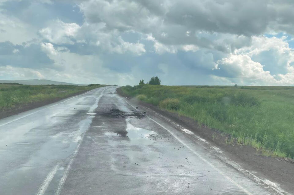Люди жалуются на бездорожье от Калги до Краснокаменска: «ехать можно только на танке»