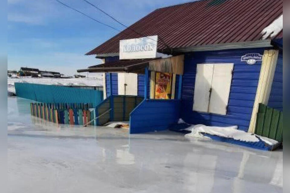 Жилой дом и магазин уходят под воду в селе Забайкалья